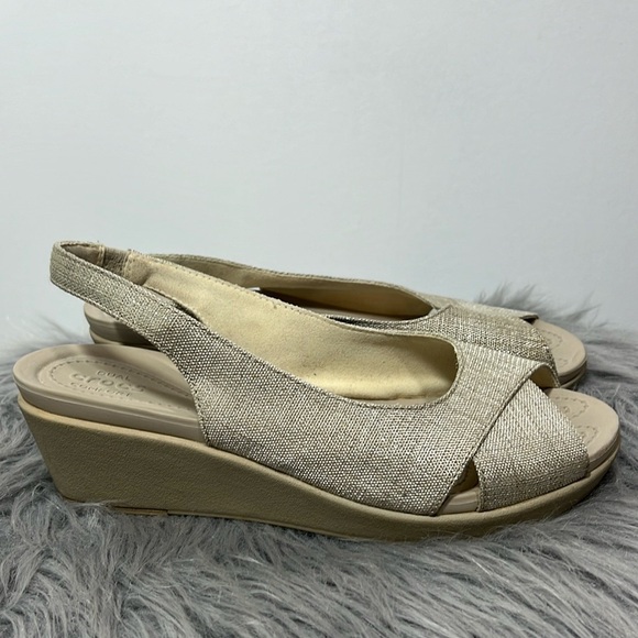 CROCS  DUAL CROCS COMFORT  SANDALS SIZE 8W - Picture 2 of 7